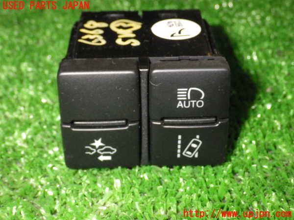 1UPJ-9163686308]ノアハイブリッド(ヴォクシーハイブリッド)(ZWR80G)スイッチ3(プリクラッシュ、オートハイビーム等) 中古_1