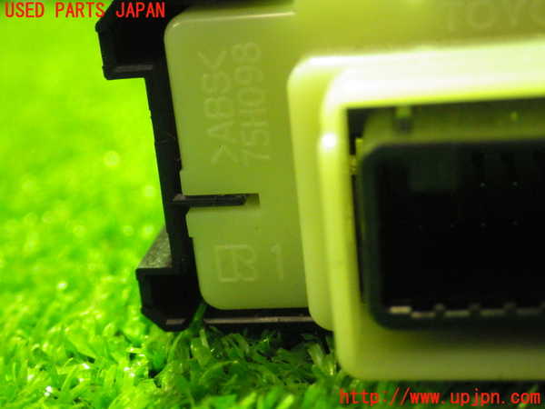 1UPJ-9164786307]ヴォクシー(ノア)(ZRR80G)スイッチ2 （パワースライドドア）中古_4