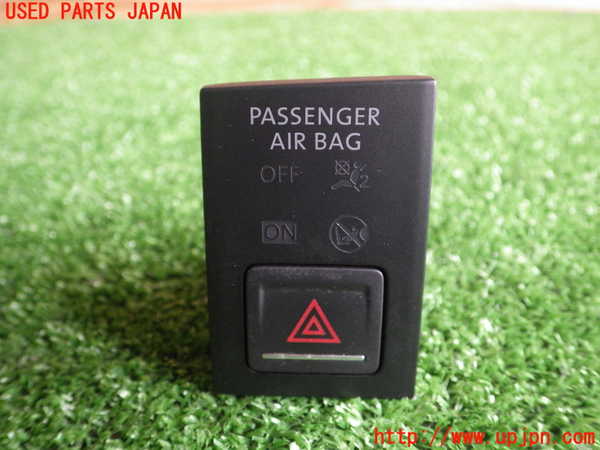 4UPJ-9175966290]VW ゴルフ R 7 (AUCJXF)ハザードスイッチ 中古_1