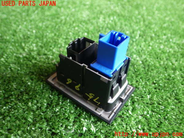 4UPJ-9175966290]VW ゴルフ R 7 (AUCJXF)ハザードスイッチ 中古_2