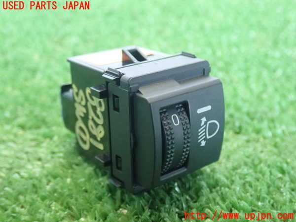 2UPJ-9182816306]ヤリス(YARIS)(MXPA10)スイッチ1 (ヘッドライトレベライザー) 中古_1