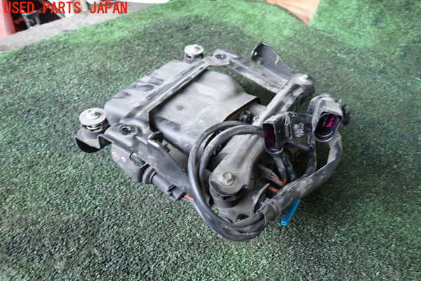1UPJ-9190555535]ポルシェ・パナメーラ 4S(970M48A)エアサスポンプ 中古_2