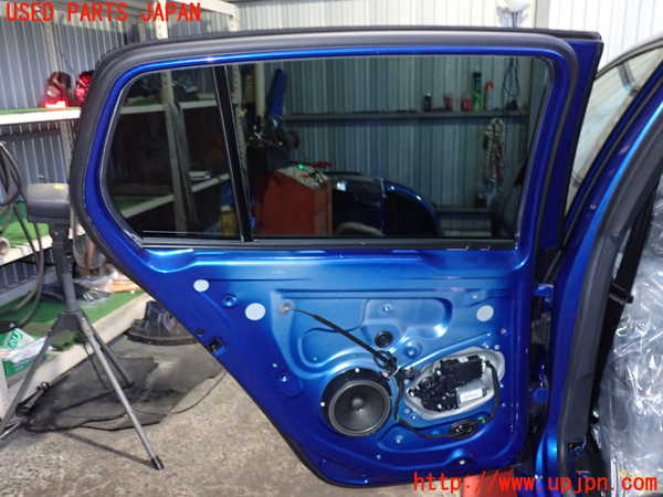 5UPJ-9193351320]VW ゴルフ R32(1KBUBF)左後ドア 中古_4