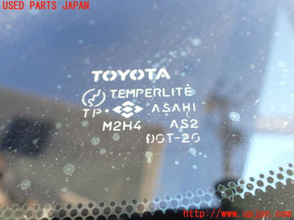 1UPJ-9213481382]ハイエースワゴン100系(KZH106W)左クォーターガラス M2H4 中古_2