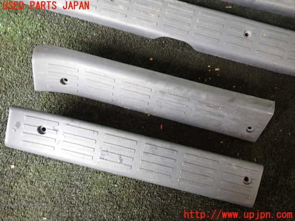 5UPJ-9218637740]ハイラックスサーフ(RZN185W)スカッフプレート 中古_2
