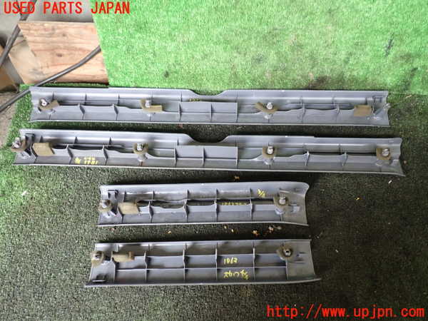 5UPJ-9218637740]ハイラックスサーフ(RZN185W)スカッフプレート 中古_4