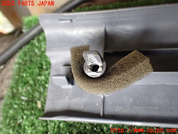 5UPJ-9218637740]ハイラックスサーフ(RZN185W)スカッフプレート 中古_5