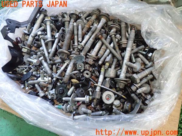 3UPJ=9220140720]マセラティ ギブリ S Q4(MG30AA)ネジ・ナット・ステー類 ジャンク_2
