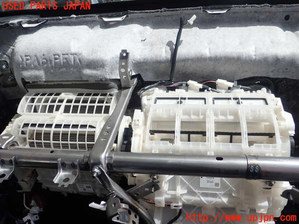 5UPJ-9220516081]プリウスPHV(ZVW52)エバポレーター1 中古_2