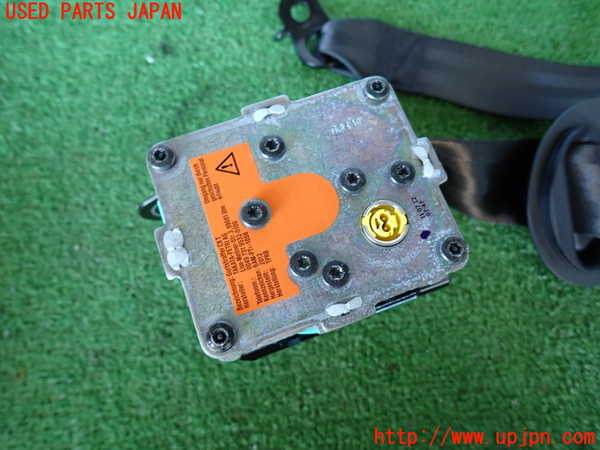 2UPJ-9221037155]ポルシェ・カイエン(92AM5502A)右2列目シートベルト 中古_2