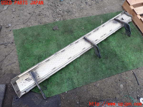 5UPJ-9221661392]ハイラックスサーフ(KZN185W)左サイドステップ 中古_3