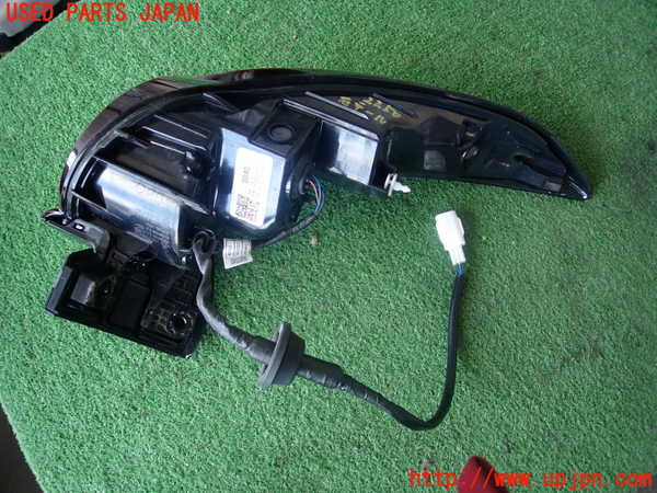 2UPJ-9222501530]CX-30(DMFP)右テールランプ 中古_3