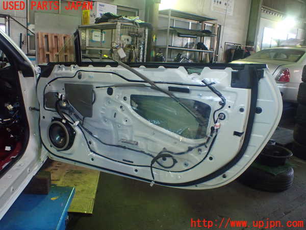 5UPJ-9223671230]GR86(BRZ)(ZN8)右ドア M2H4 中古_4