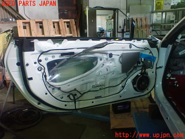 5UPJ-9223671260]GR86(BRZ)(ZN8)左ドア M2H4 中古_4