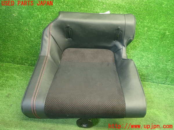 5UPJ-9223677385]GR86(BRZ)(ZN8)リアシート 中古_4