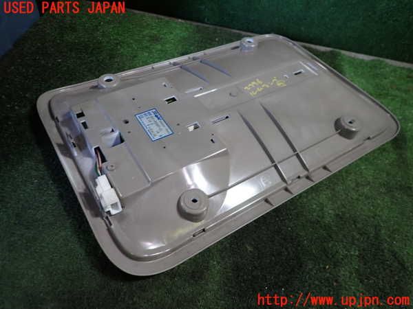 1UPJ-9223966413]ハイエースワゴン100系(KZH106G)ルームランプ3 (3列目) 中古_3