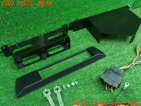 3UPJ=9224030604]BMW Z4 ロードスター(BU25 E85)後期 ナビ取付キット 中古_2