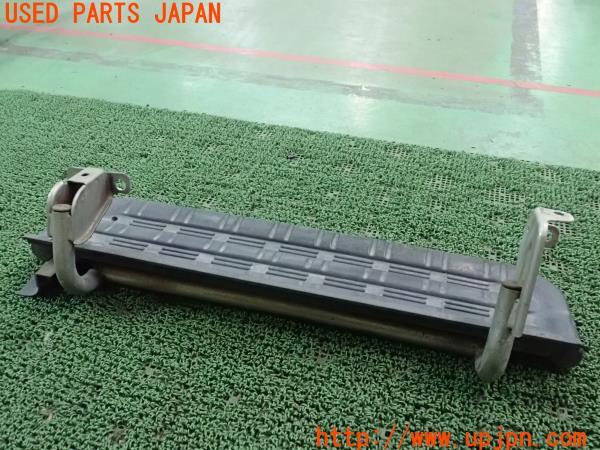 3UPJ=9224100028]デリカスペースギア(PD6W)後期 純正 左フロントサイドステップ 中古_3