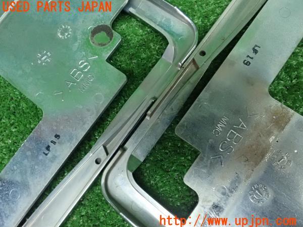 3UPJ=9224260012]アウトランダーPHEV(GG2W)後期 純正 ナンバーフレーム 中古_4