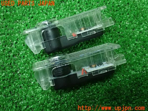 3UPJ=9224520590]BMW ミニ ジョンクーパーワークス(MFJCW R56)社外 カーテシランプ① メーカーロゴ 中古_2