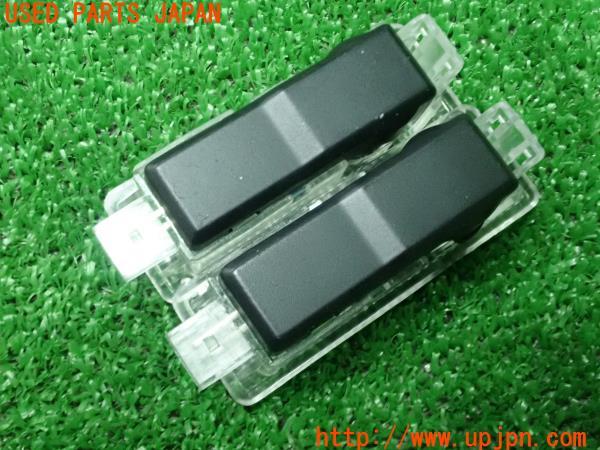 3UPJ=9224520590]BMW ミニ ジョンクーパーワークス(MFJCW R56)社外 カーテシランプ① メーカーロゴ 中古_3
