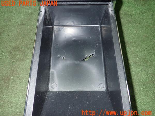3UPJ=9224570652]ジムニー(JB23W 8型)社外 アームレスト コンソールボックス USBポート付き 中古_4