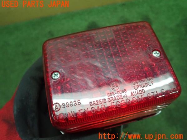 3UPJ=9224630508]ヤマハ SR400(RH16J)純正 STANLEY 040-5630 テールランプ 中古_3