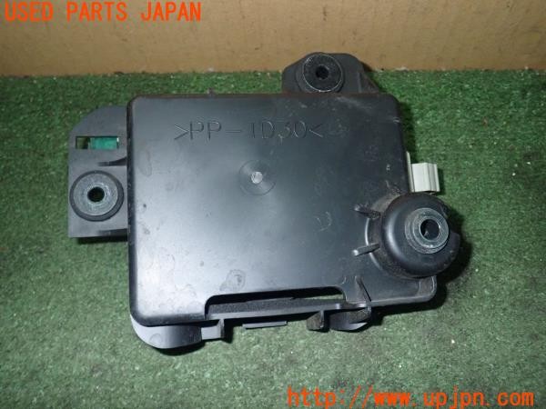 3UPJ=9224630520]ヤマハ SR400(RH16J)純正 バッテリーボックス 中古_3