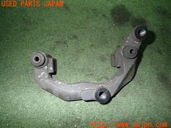 3UPJ=9224630554]ヤマハ SR400(RH16J)純正 フロントキャリパーブラケット 中古_2