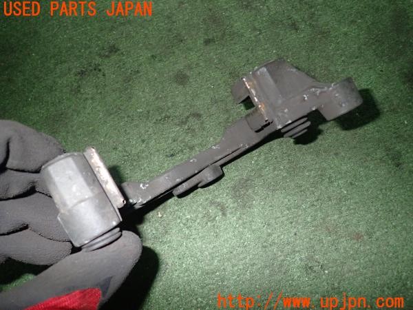 3UPJ=9224630554]ヤマハ SR400(RH16J)純正 フロントキャリパーブラケット 中古_3