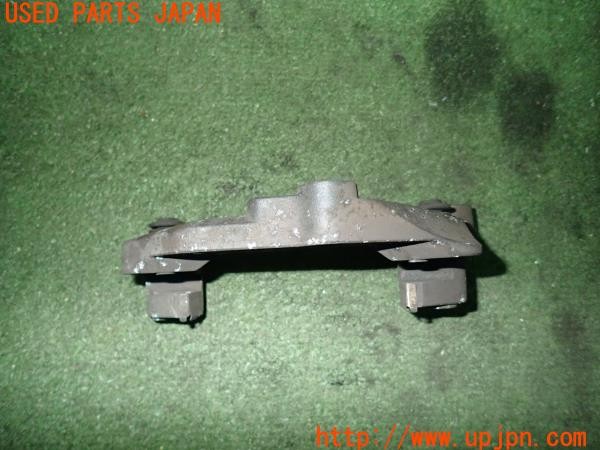 3UPJ=9224630554]ヤマハ SR400(RH16J)純正 フロントキャリパーブラケット 中古_4