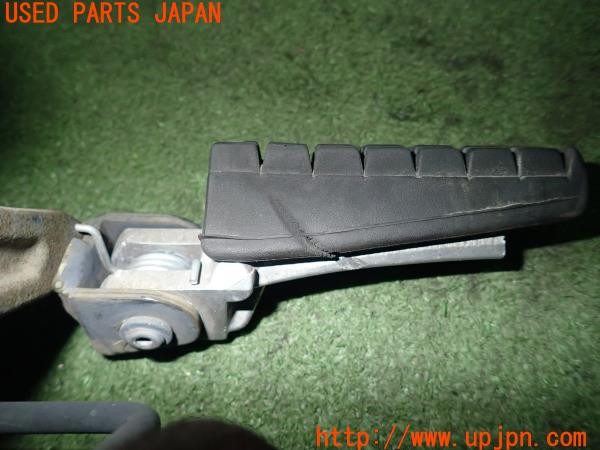 3UPJ=9224630576]ヤマハ SR400(RH16J)純正 バックステップ右 中古_5