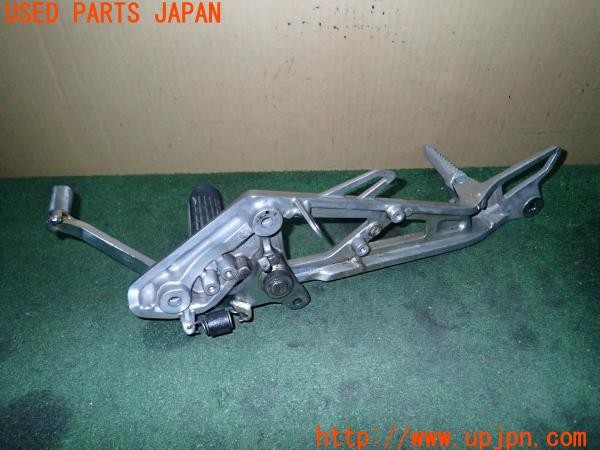 3UPJ=9224650566]ホンダ CB1100(SC65)純正 右フットステッププレートセット 中古_4