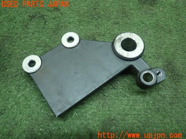 3UPJ=9224660555]カワサキ ニンジャ400(EX400G)純正 リアキャリパーサポート 中古_3