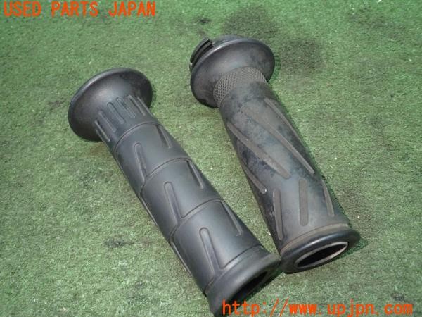 3UPJ=9224660583]カワサキ ニンジャ400(EX400G)純正 左グリップ 社外 スロットルグリップ 中古_2