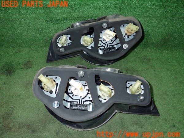 3UPJ=9224830547]BMW Z4 ロードスター 2.5i(BT25 E85)前期 純正 テールランプ 中古_4