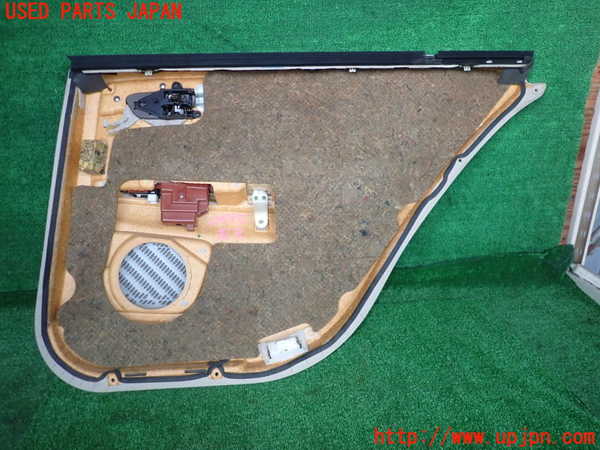 2UPJ-9224951324]クラウン マジェスタ(JZS177)左後ドア内張り 中古_4