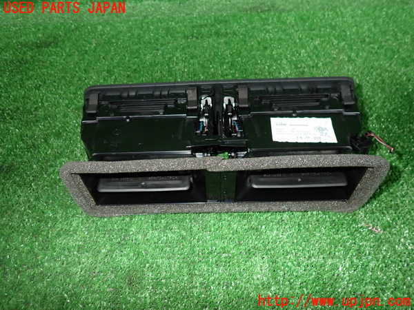 2UPJ-9225077526]VW パサート(Passat) ヴァリアント(Variant)(3CCAX)エアコン吹き出し口1 (真中) 中古_2