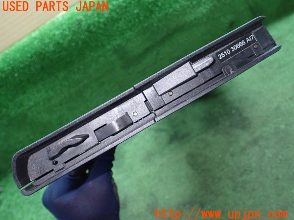 3UPJ=9225400602]BMW Z4(LM25 E89)純正 7200802 ウィンドディフレクター 中古_3