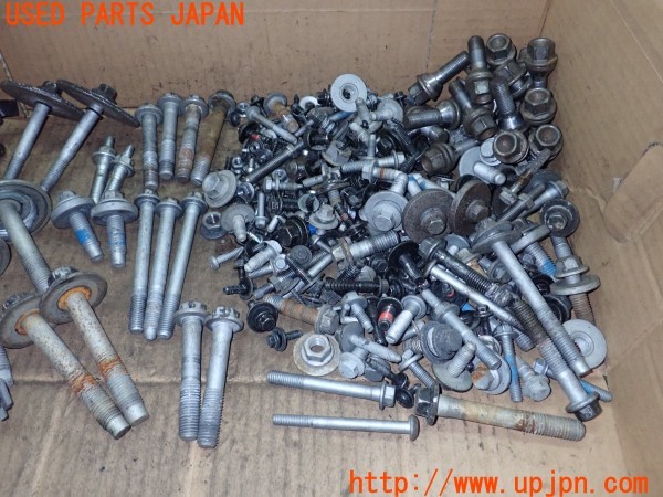 3UPJ=9225530720]ボルボ XC60(DD4204TXC)ネジ・ナット・ステー類 セット ジャンク_3