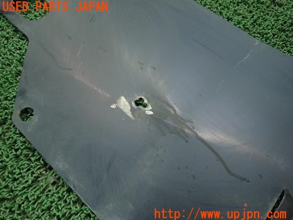 3UPJ=9225620002]アルファロメオ 147 GTA(937AXL)CLOS フロント エンジンアンダーカバー アンダーパネル アルミ 中古_4