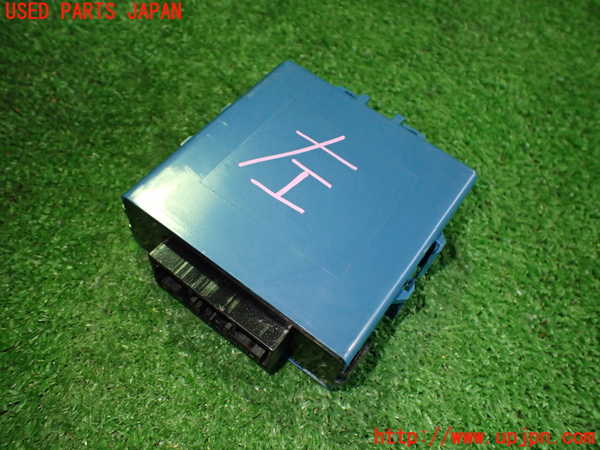 2UPJ-9225826148]セルシオ(UCF31)コンピューター3 (ヘッドランプレベリング) 中古_2