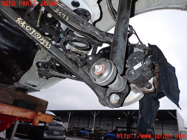 2UPJ-9225934300]BMW 118i(7K15)(F40)右リアナックルハブ 中古_2