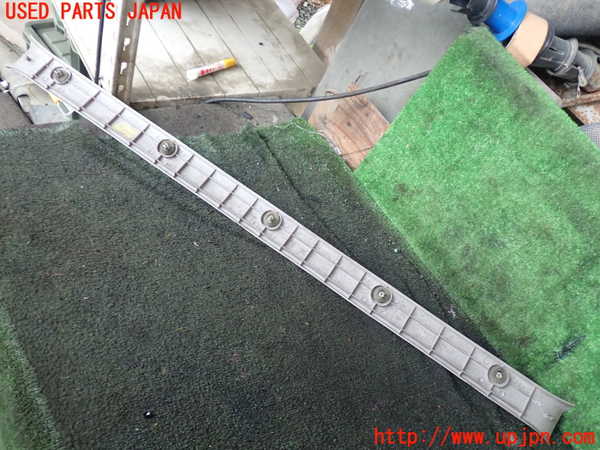 5UPJ-9226047771]ハイラックスサーフ(RZN185W)ラゲッジトレイ1 中古_2