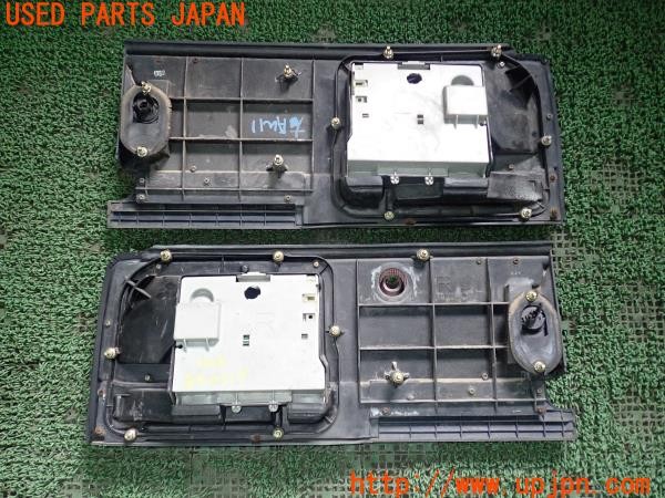 3UPJ=9226080547]MR2 G(AW11)後期 純正 テールランプ 中古_2