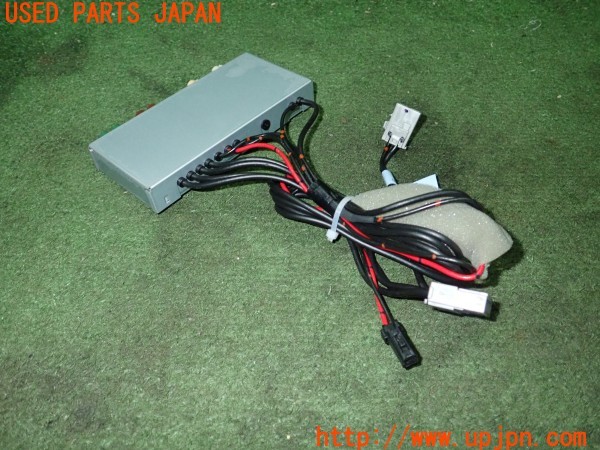 3UPJ=9226090581]アウディ TT クーペ(8JBUBF)Clarion クラリオン RKA-248-200 アンテナ変換端子 ユニット ナビ用 中古_2