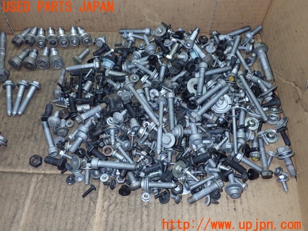 3UPJ=9226090720]アウディ TT クーペ(8JBUBF)ネジ・ナット・ステー類 セット ジャンク_3