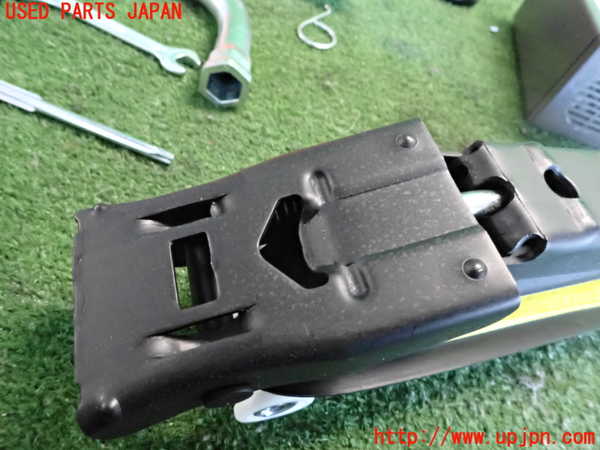 2UPJ-9226097805]アウディ・TT クーペ(8JBUBF)車載工具 中古_2