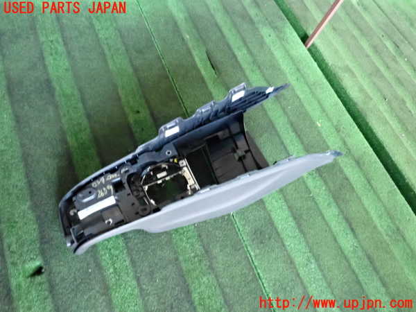 2UPJ-9226097540]アウディ・TT クーペ(8JBUBF)センターコンソール 中古_3