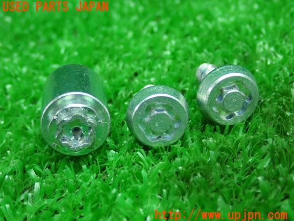 3UPJ=9226150549]シエンタ ハイブリッド(NHP170G)純正 McGard マックガード ナビ ロックボルト 08456-00390 ナビロック 中古_3